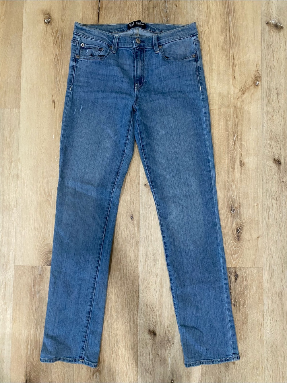 GAP 8/29 Women’s Classic Straight Leg Jeans in Medium Blue Wash